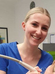 Melanie Riegler Zahnarztassistentin Melanie Riegler Zahnarztassistentin